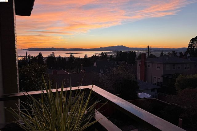 148 Highland Blvd, Kensington, CA 94708