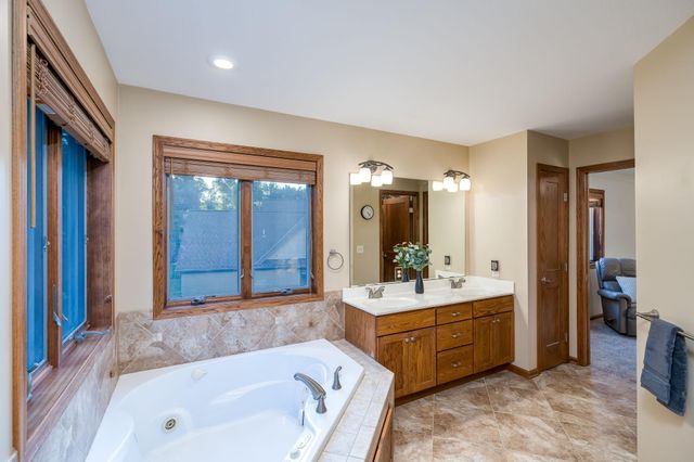 113 Oak Marsh Drive, Mankato, MN 56001