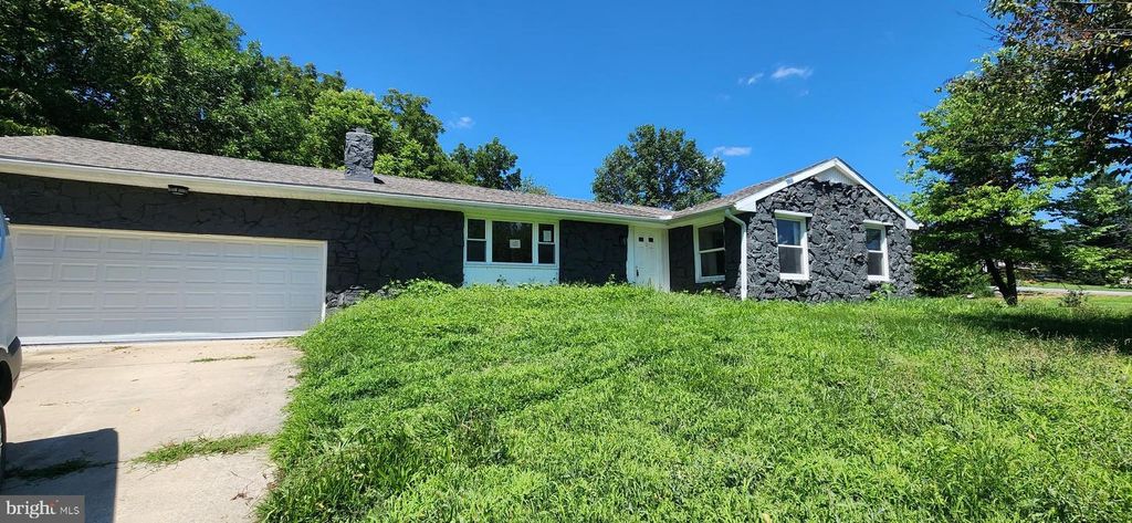 2493 FIDDLERS ELBOW RD, Hummelstown, PA 17036