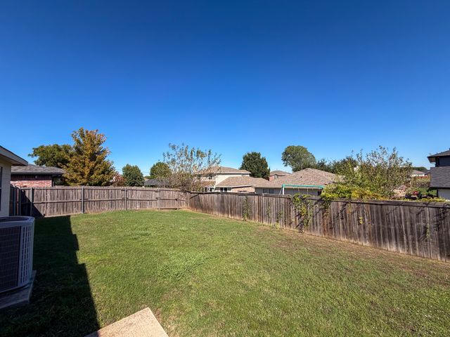 2111 Southridge Lane, Sherman, TX 75092