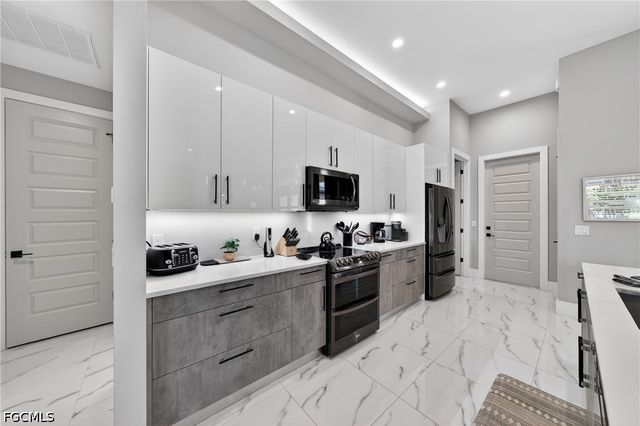 1903 SW 31st TER, Cape Coral, FL 33914