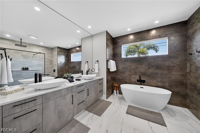 1903 SW 31st TER, Cape Coral, FL 33914