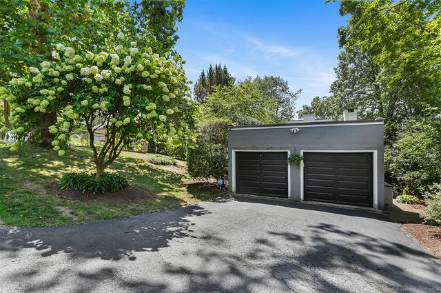 35 Rose Hill Road, Fairfield, CT 06890