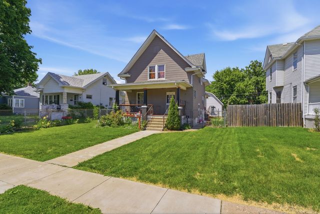 820 W 16th Street, Davenport, IA 52804