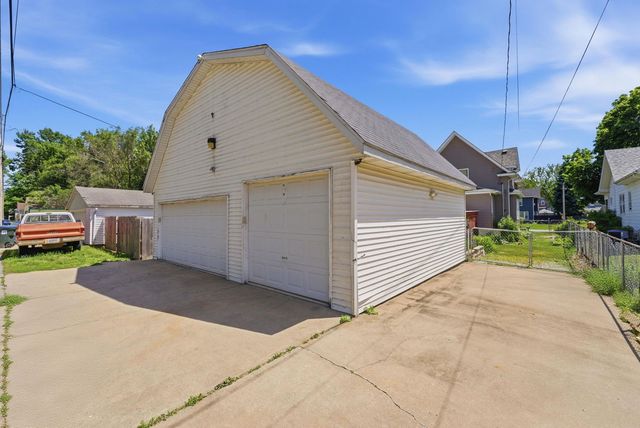 820 W 16th Street, Davenport, IA 52804