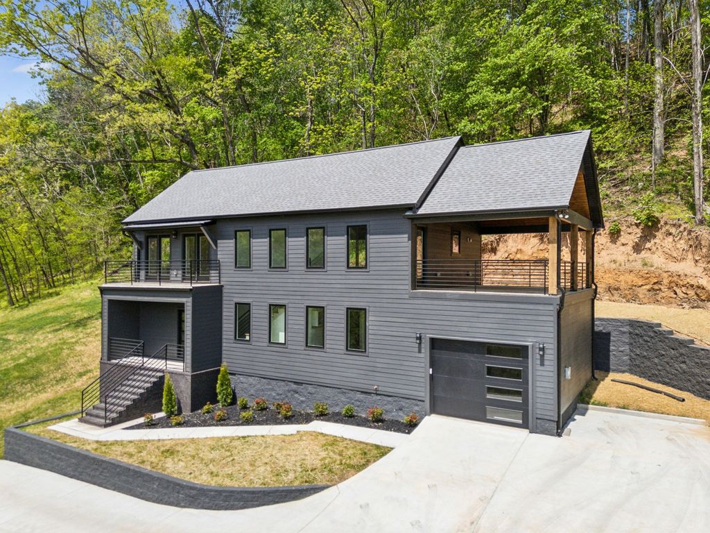 921 Blackberry Ridge Way, Smithville, TN 37166