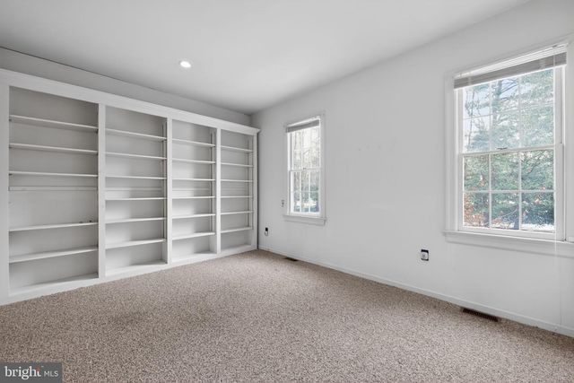 200 LAUREL LN, Mount Laurel, NJ 08054