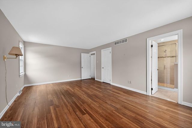 200 LAUREL LN, Mount Laurel, NJ 08054