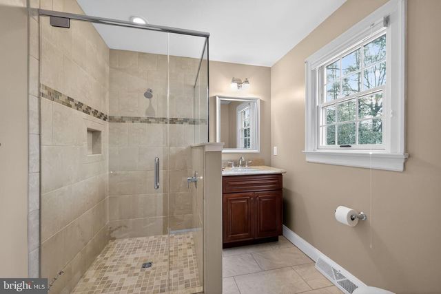 200 LAUREL LN, Mount Laurel, NJ 08054