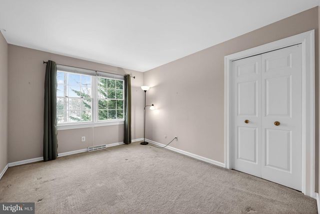 200 LAUREL LN, Mount Laurel, NJ 08054