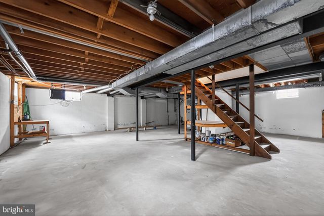 200 LAUREL LN, Mount Laurel, NJ 08054