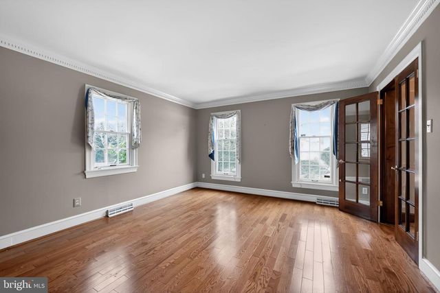 200 LAUREL LN, Mount Laurel, NJ 08054