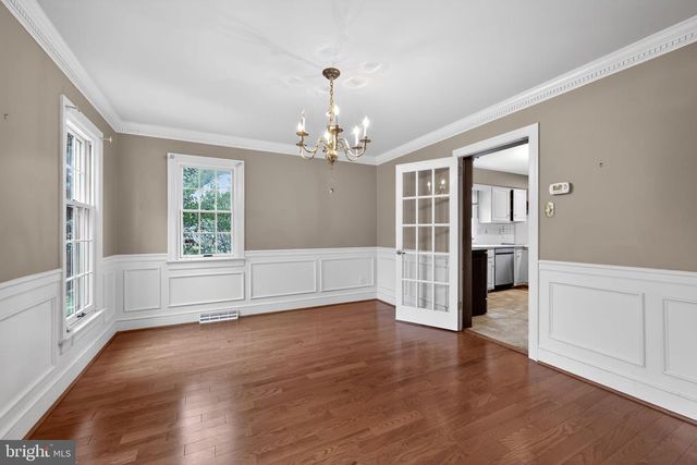 200 LAUREL LN, Mount Laurel, NJ 08054