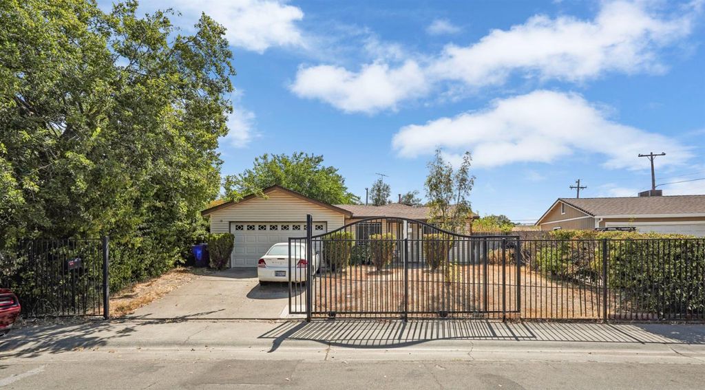 256 Olmstead Dr, Sacramento, CA 95838