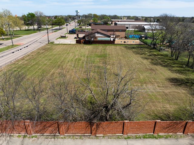 330 Town East Boulevard, Sunnyvale, TX 75182