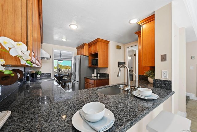 8745 Caminito Sueno, La Jolla, CA 92037