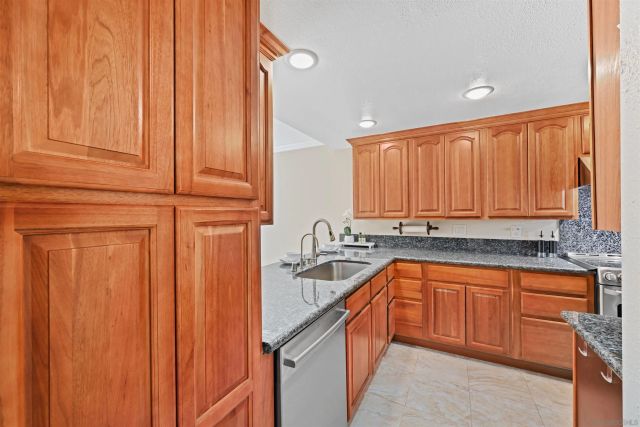 8745 Caminito Sueno, La Jolla, CA 92037