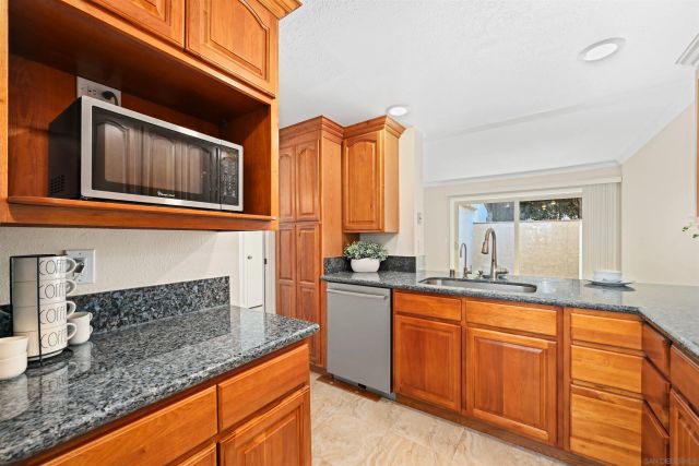 8745 Caminito Sueno, La Jolla, CA 92037