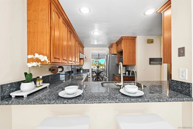 8745 Caminito Sueno, La Jolla, CA 92037