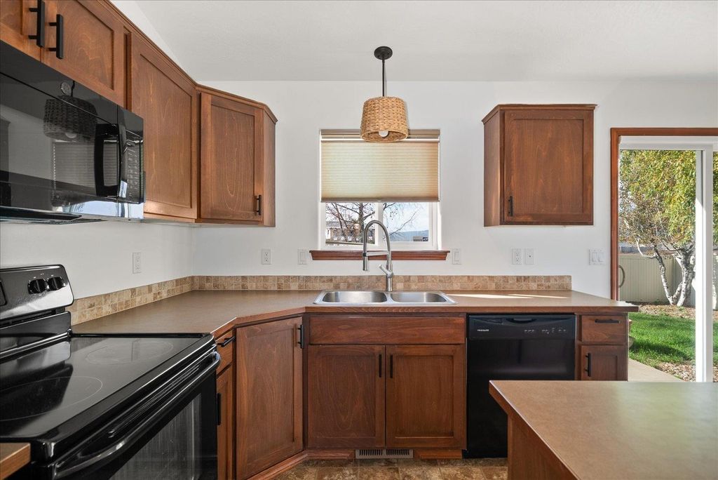 13276 N Reward Loop, Rathdrum, ID 83858 photo 2