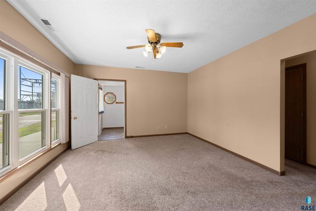 106 S Williams Ave Avenue, Sioux Falls, SD 57104
