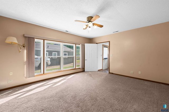 106 S Williams Ave Avenue, Sioux Falls, SD 57104