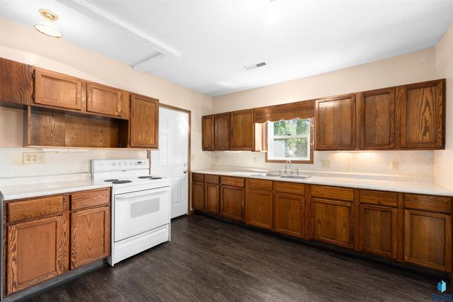 106 S Williams Ave Avenue, Sioux Falls, SD 57104