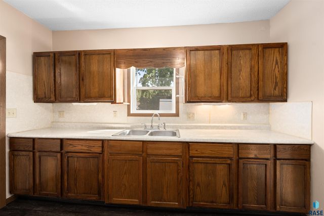 106 S Williams Ave Avenue, Sioux Falls, SD 57104