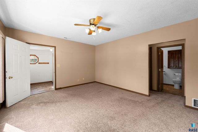 106 S Williams Ave Avenue, Sioux Falls, SD 57104