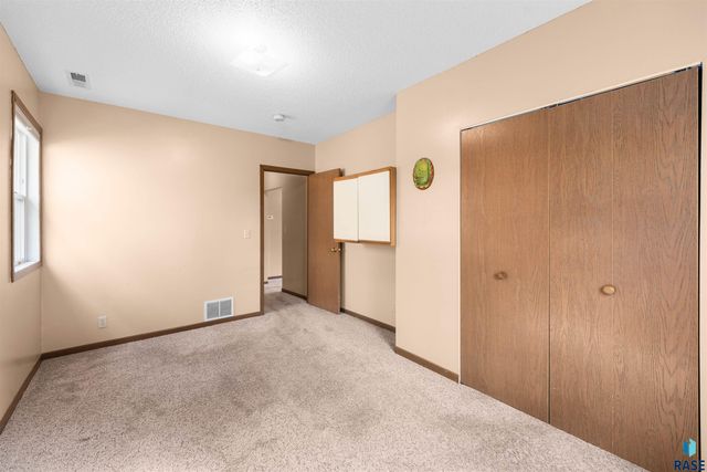 106 S Williams Ave Avenue, Sioux Falls, SD 57104