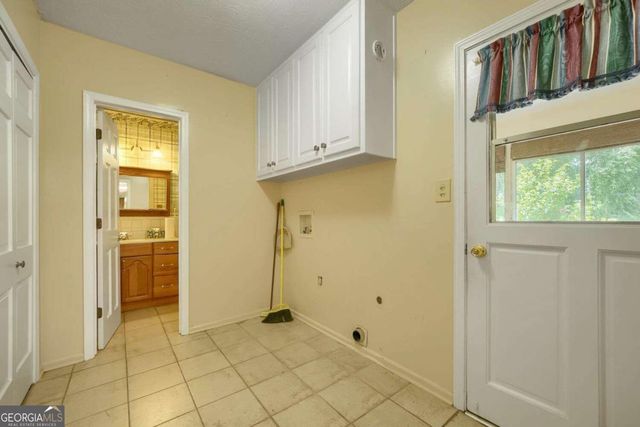 1909 Lake Lucerne Way SW, Lilburn, GA 30047