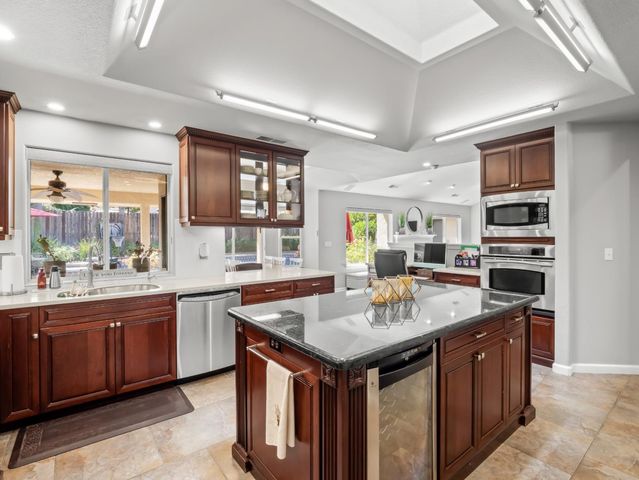 9377 N Saint Martin Drive, Fresno, CA 93720
