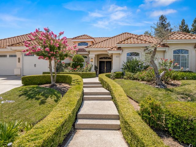 9377 N Saint Martin Drive, Fresno, CA 93720