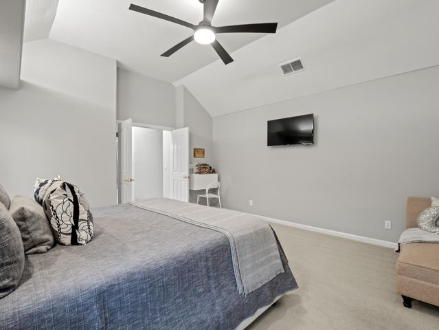 9377 N Saint Martin Drive, Fresno, CA 93720
