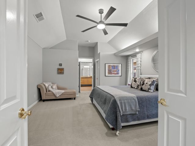 9377 N Saint Martin Drive, Fresno, CA 93720