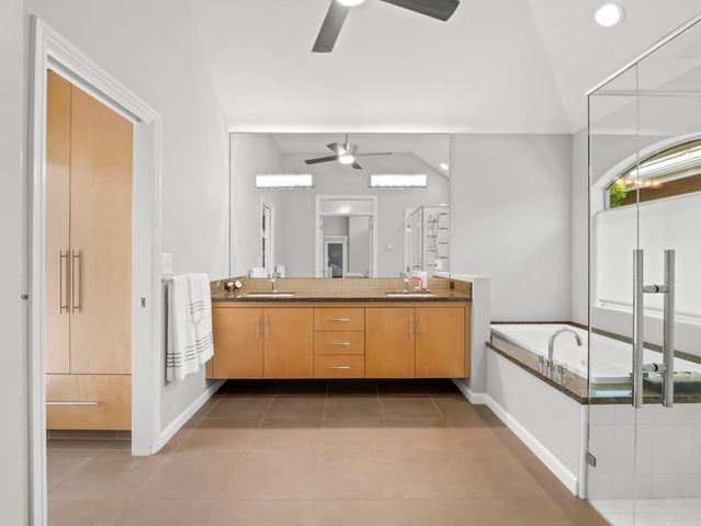 9377 N Saint Martin Drive, Fresno, CA 93720