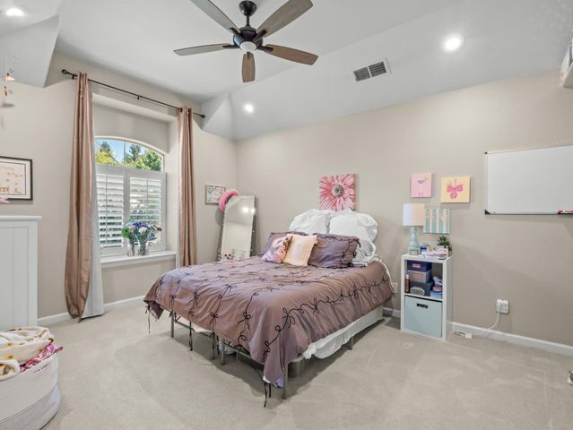 9377 N Saint Martin Drive, Fresno, CA 93720