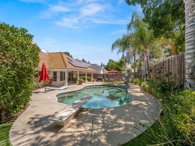 9377 N Saint Martin Drive, Fresno, CA 93720