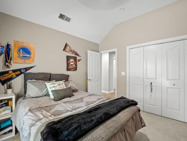9377 N Saint Martin Drive, Fresno, CA 93720