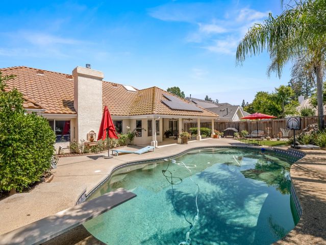 9377 N Saint Martin Drive, Fresno, CA 93720
