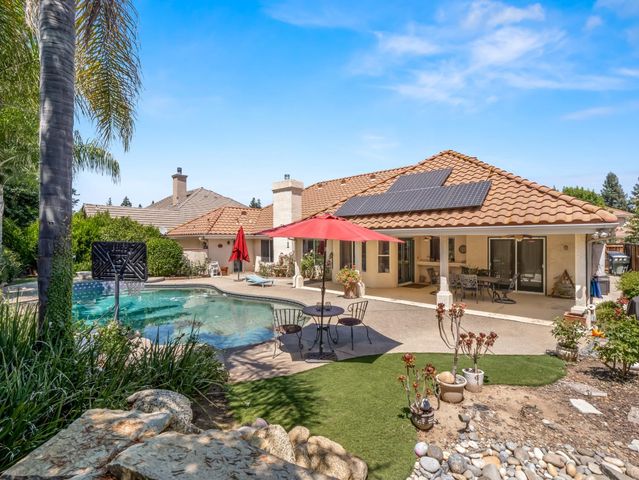 9377 N Saint Martin Drive, Fresno, CA 93720