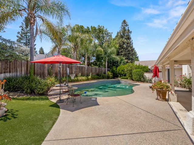 9377 N Saint Martin Drive, Fresno, CA 93720