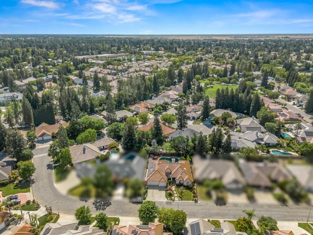 9377 N Saint Martin Drive, Fresno, CA 93720