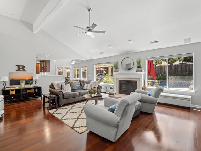 9377 N Saint Martin Drive, Fresno, CA 93720