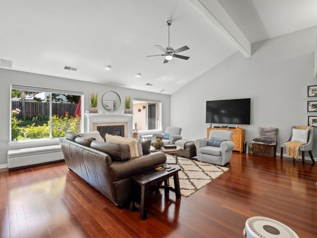 9377 N Saint Martin Drive, Fresno, CA 93720
