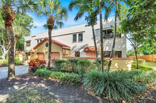 52 Uno Lago Drive, Juno Beach, FL 33408