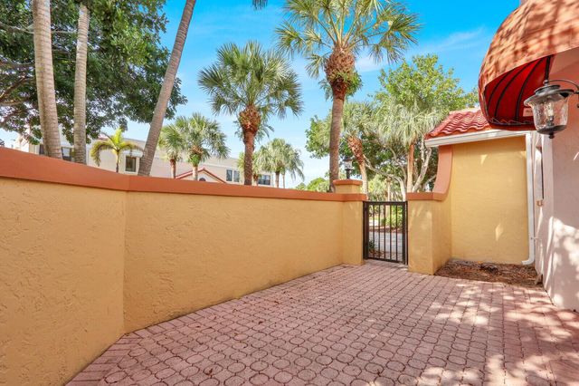 52 Uno Lago Drive, Juno Beach, FL 33408