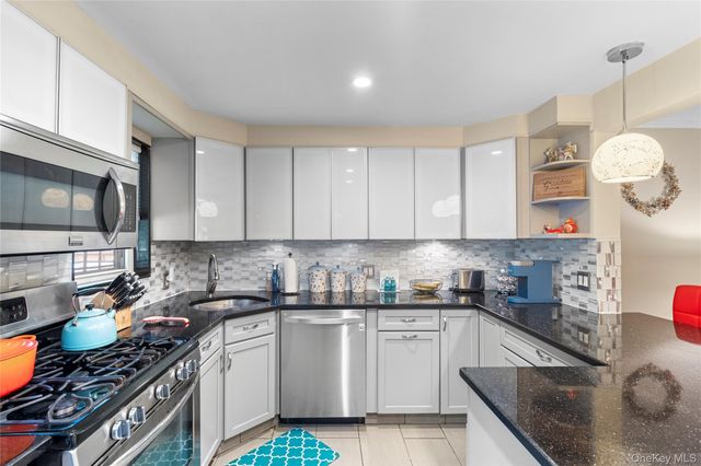 7-14 160th Street, Whitestone, NY 11357