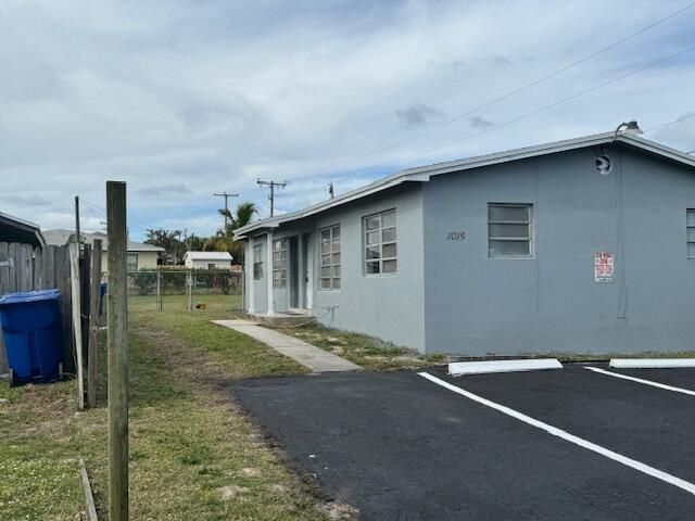 1015 AVENUE I 1, Riviera Beach, FL 33404