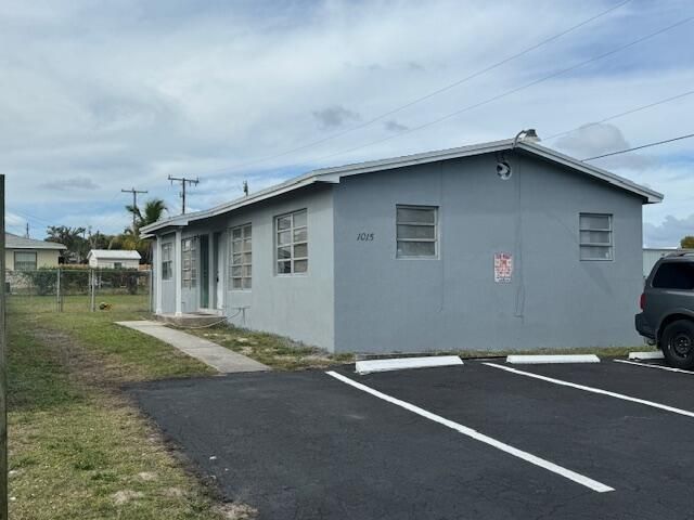 1015 AVENUE I 1, Riviera Beach, FL 33404